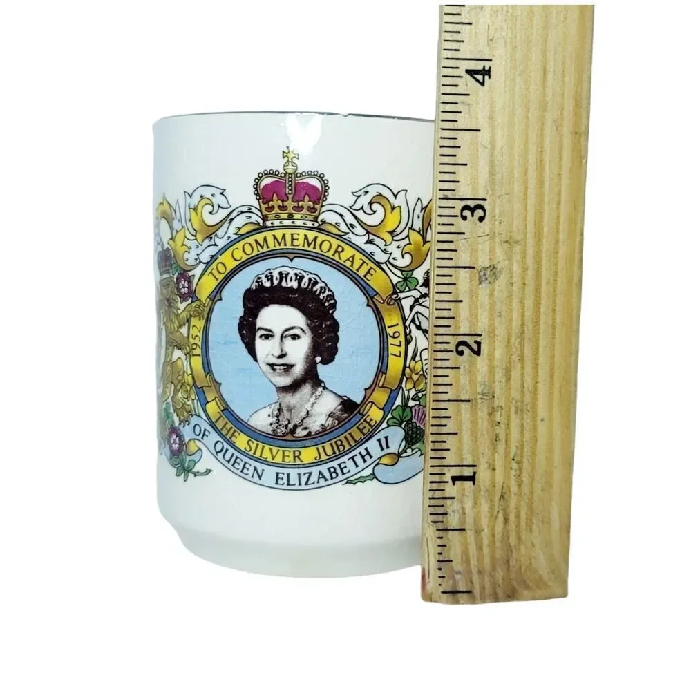 Queen Elizabeth II Silver Jubilee 1952 1977 Cup‎ Coffee Tea Mug Vintage READ